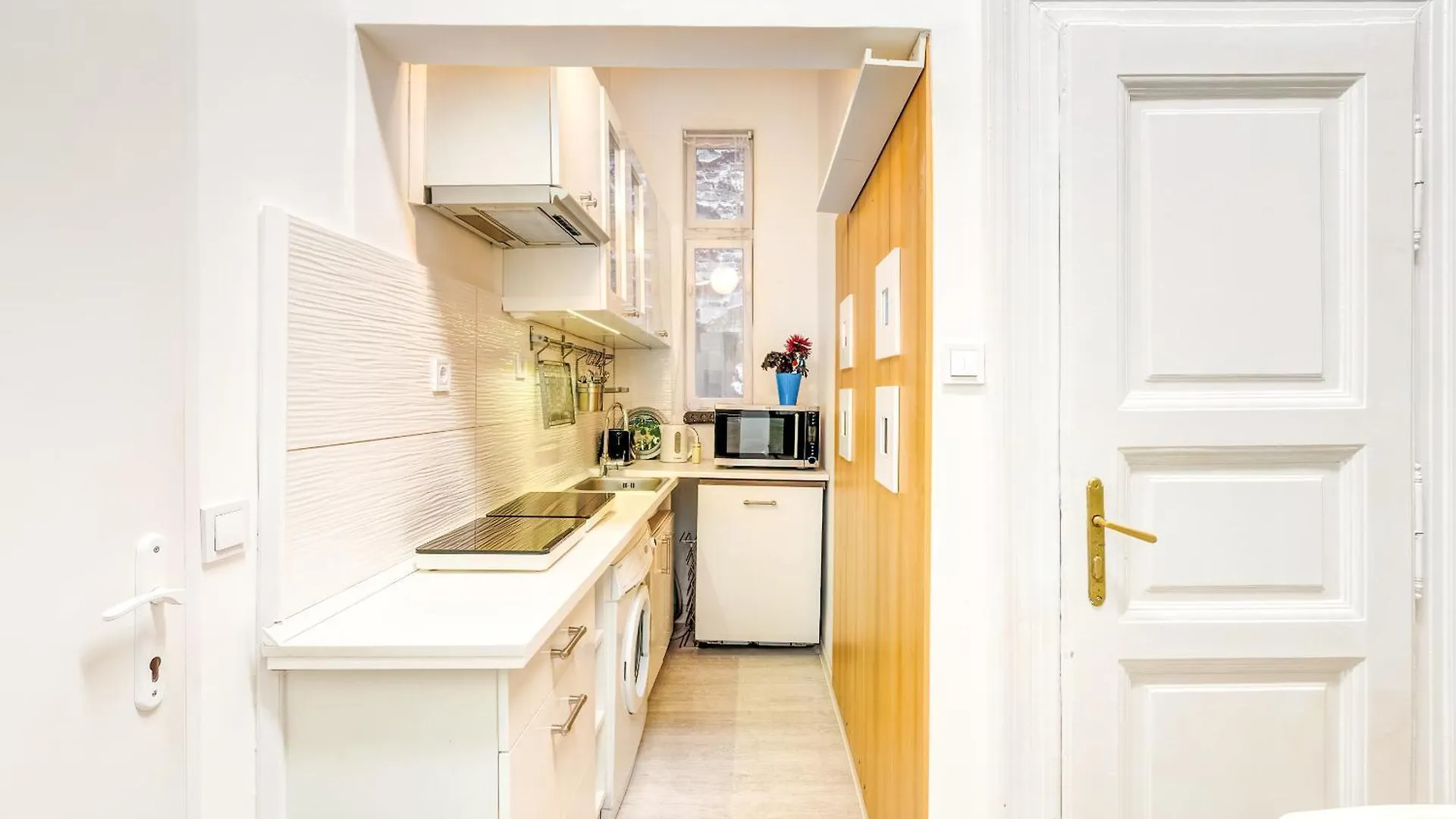 Central And Cozy - In Vivid Neighbourhood Apartamento Budapeste 0*,