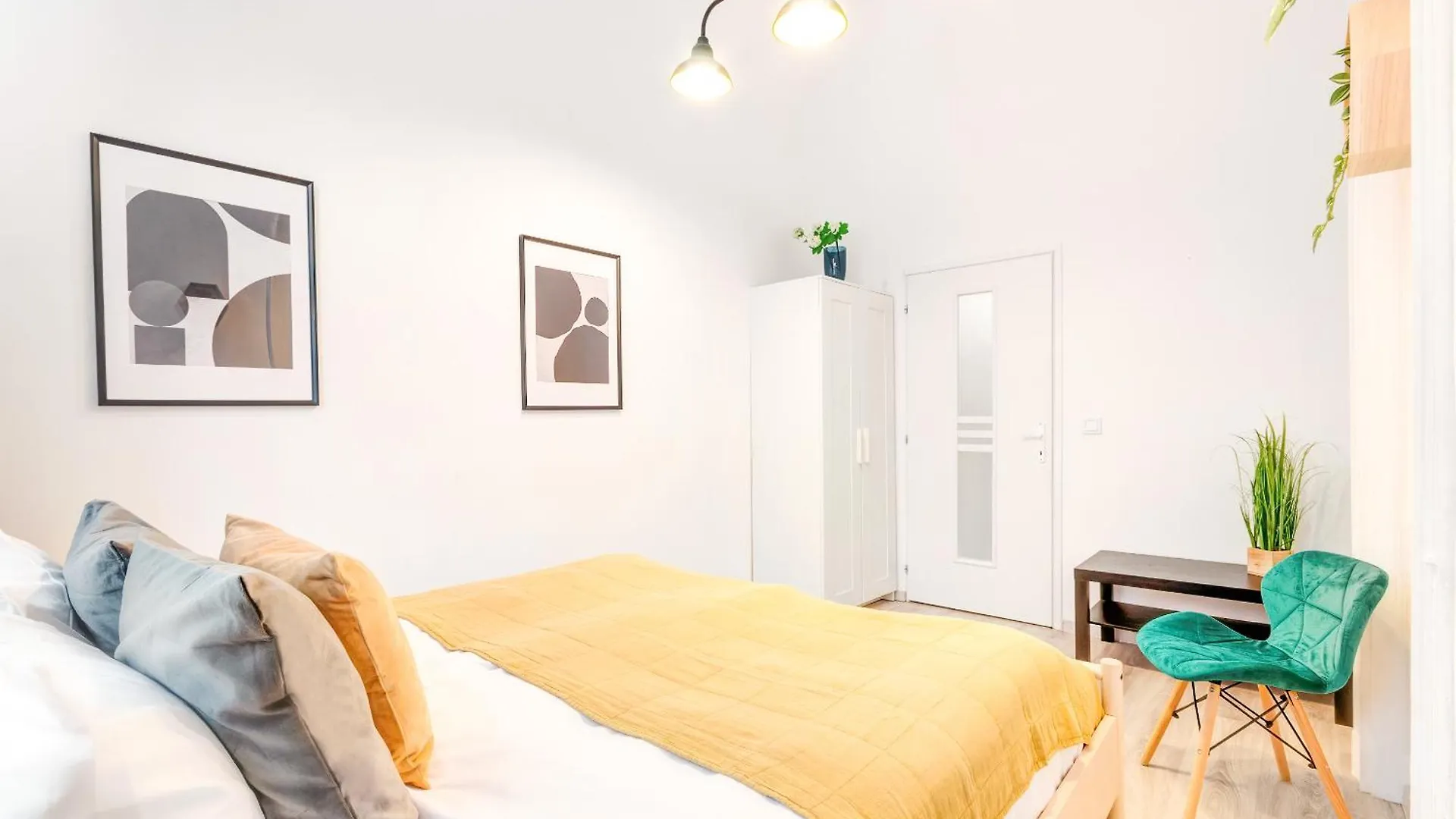 Central And Cozy - In Vivid Neighbourhood Apartamento Budapeste 0*,  Hungria