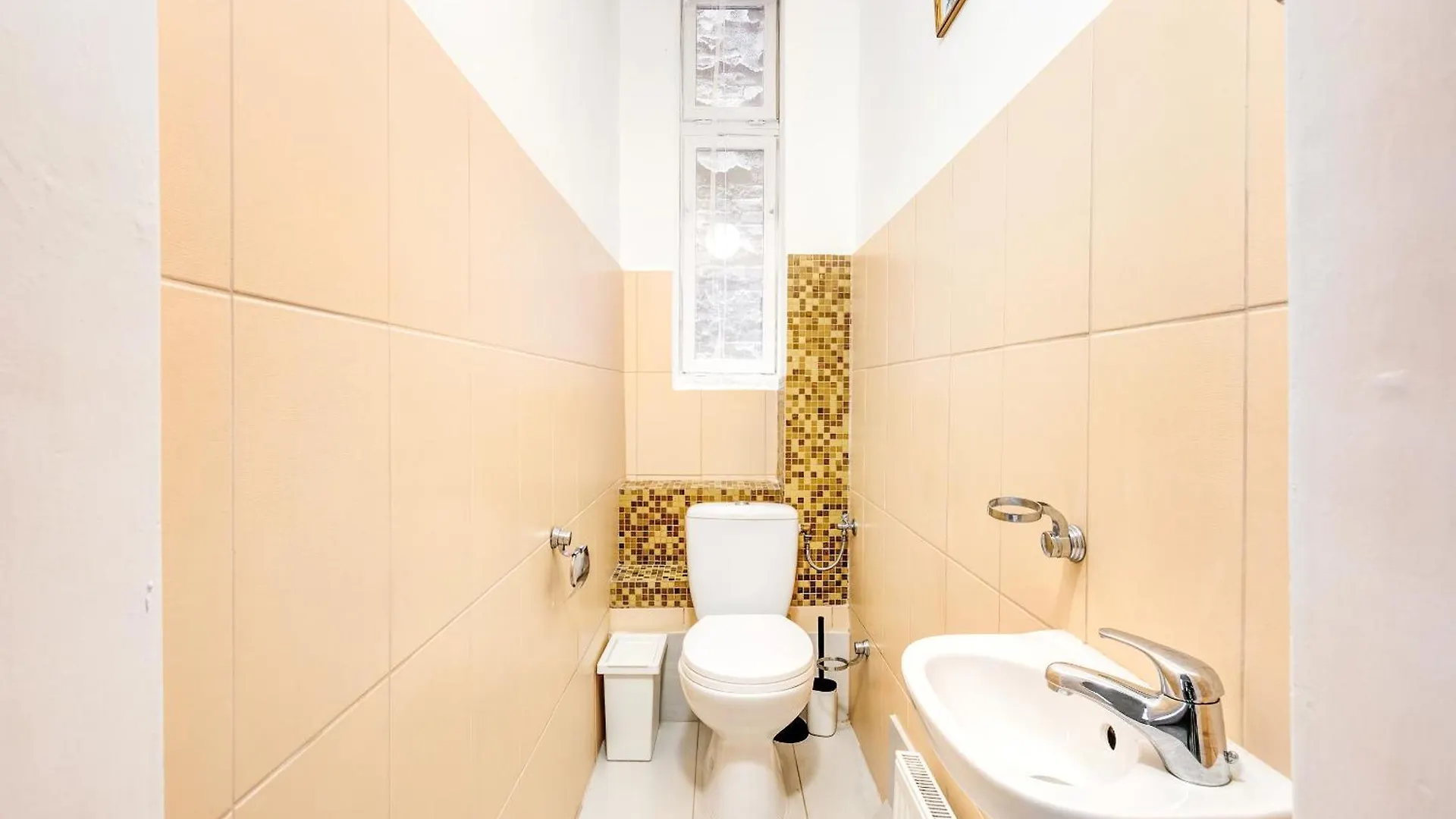 Central And Cozy - In Vivid Neighbourhood Apartamento Budapeste Hungria