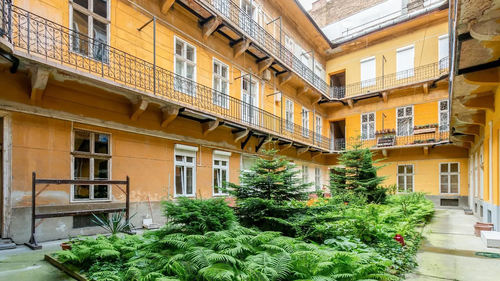 Central And Cozy - In Vivid Neighbourhood Apartamento Budapeste