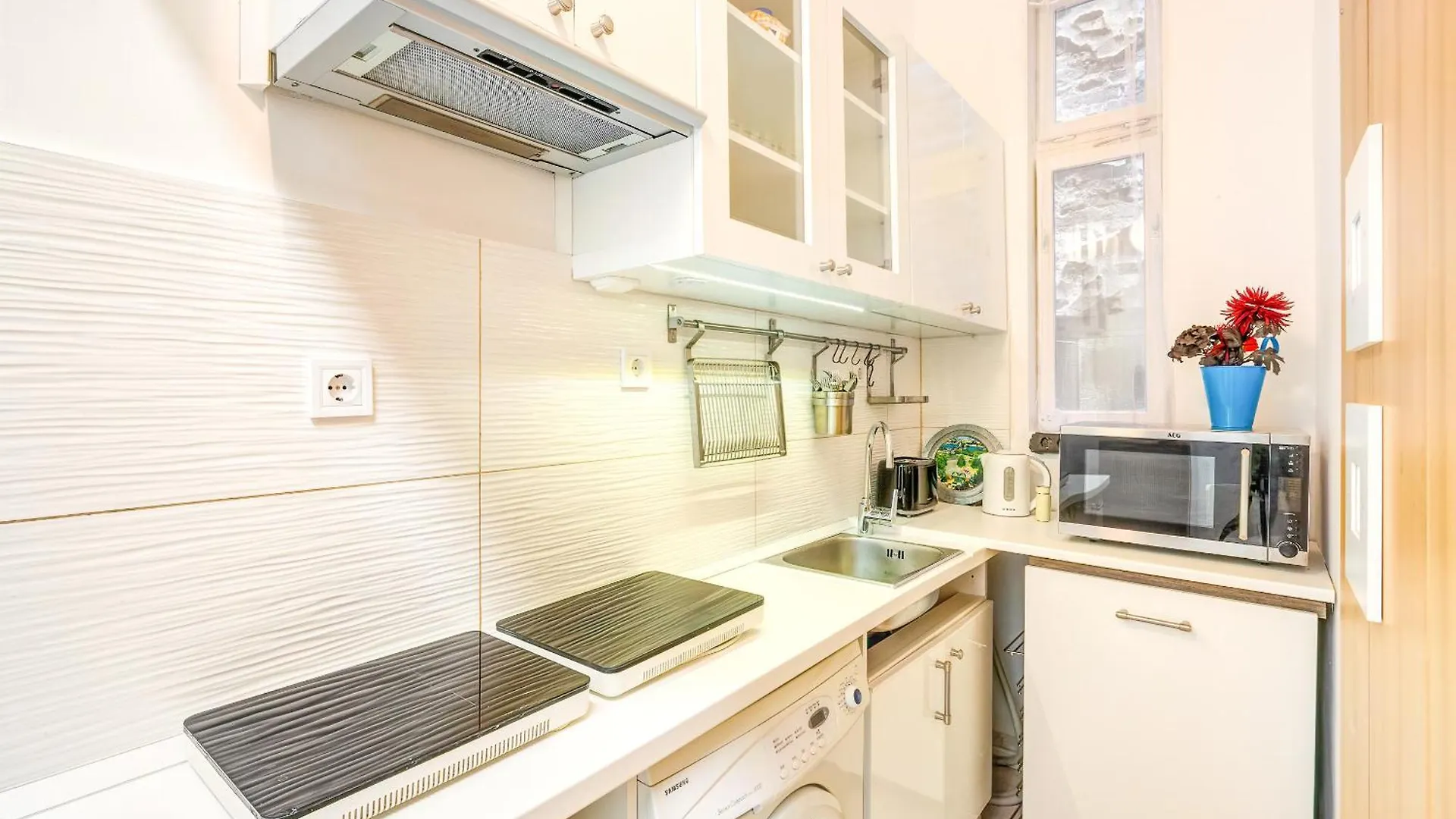 Central And Cozy - In Vivid Neighbourhood Apartamento Budapeste Hungria