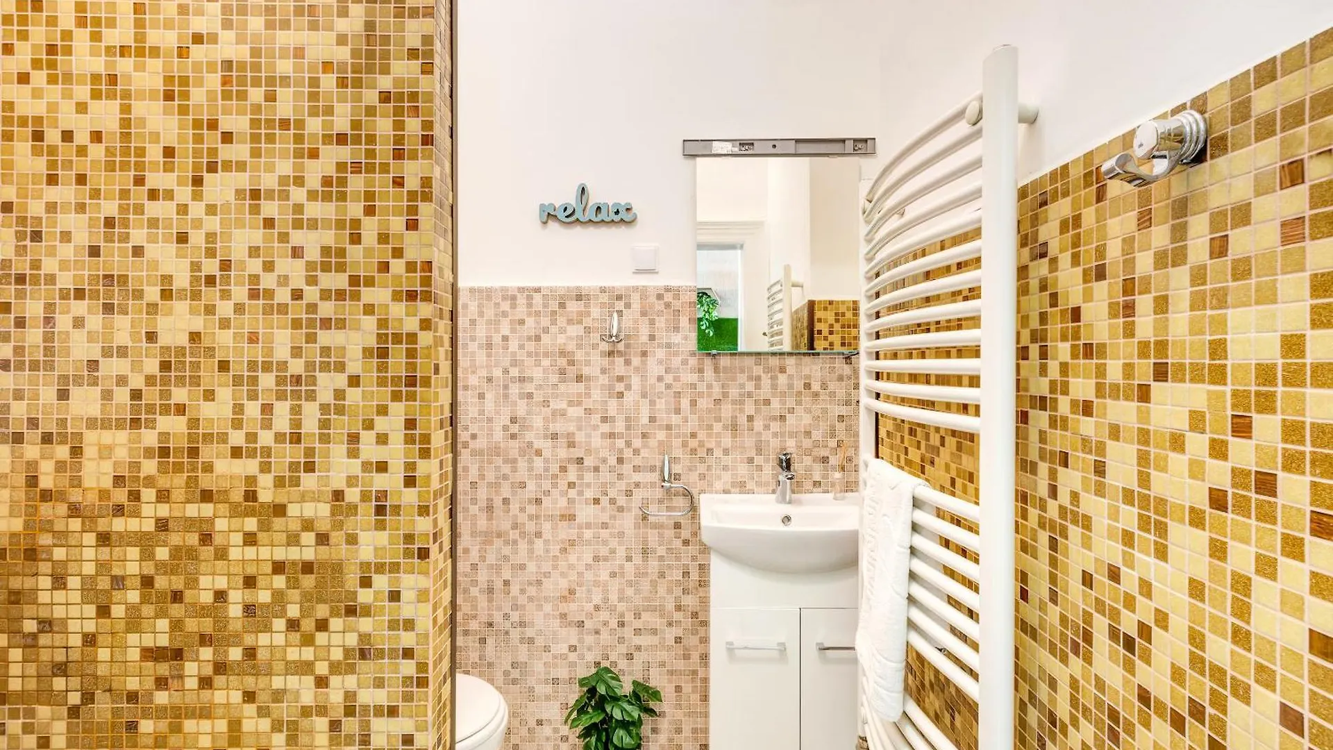 Central And Cozy - In Vivid Neighbourhood Apartamento Budapeste